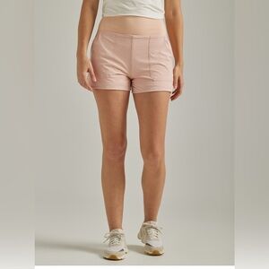 Wrangler Women's athletic pull on shorts size medium average